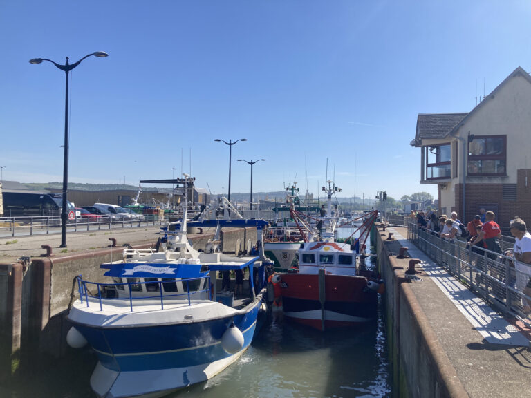 bateaux dans le sas du treport